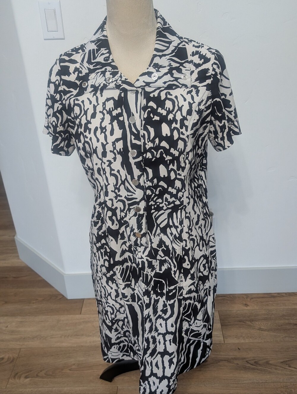 Black & White Printed Midi Dress - Classic Two-Tone Shirt Dress
